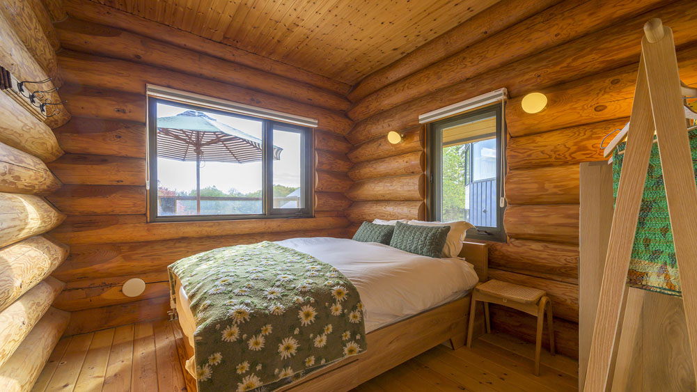 Elite Havens - Log 343 - Niseko Japan - Restful master bedroom